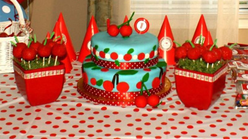 Pick Up Dulcet Cherry Cakes for Birthday Party