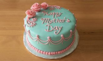 20 Delicious Mother's Day Cake Ideas