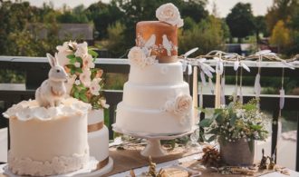 Rich Beauty Inspire Feather Wedding Cake