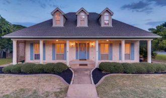 ManeuvFreshen Up Your Home’s Drab Exterior