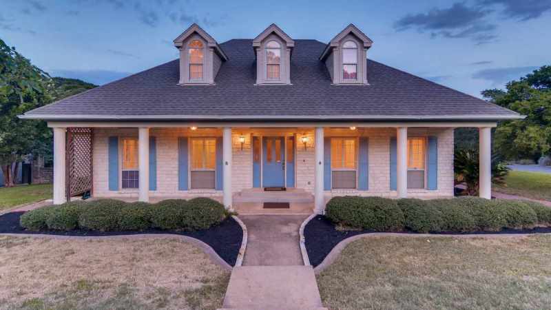 ManeuvFreshen Up Your Home’s Drab Exterior