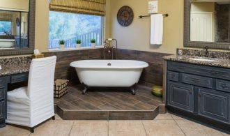 3 Ways That Walk-In Tubs Prevent Falls